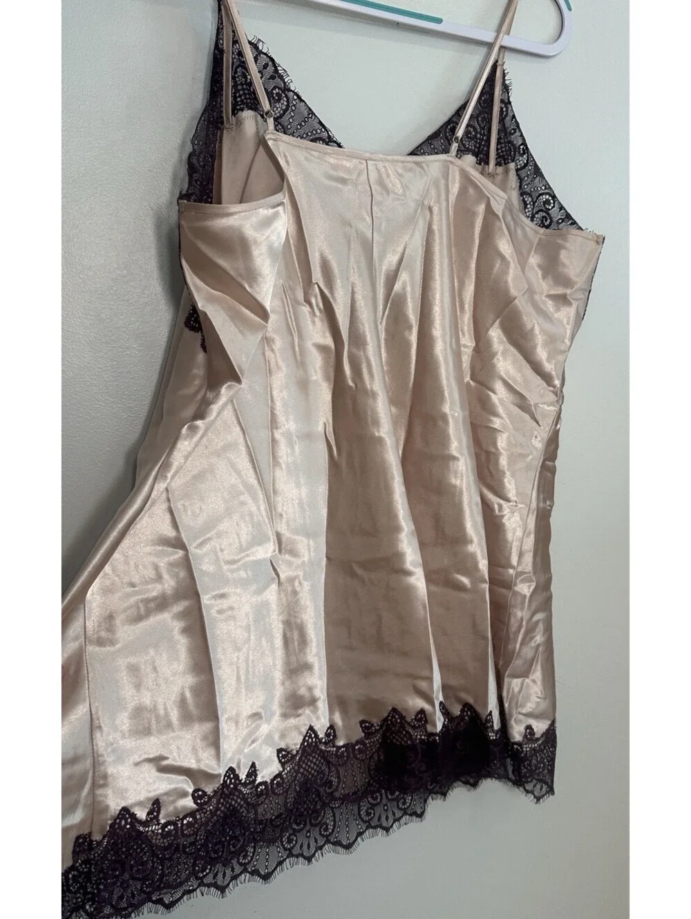 Cacique Luxurious Satin Beige Chemise Dark Purple Lace Contrast Size 18/ 20 EUC.